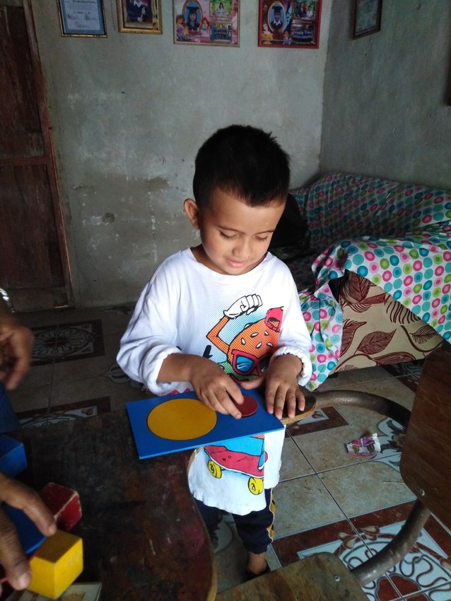 Esdras likes putting puzzles together.