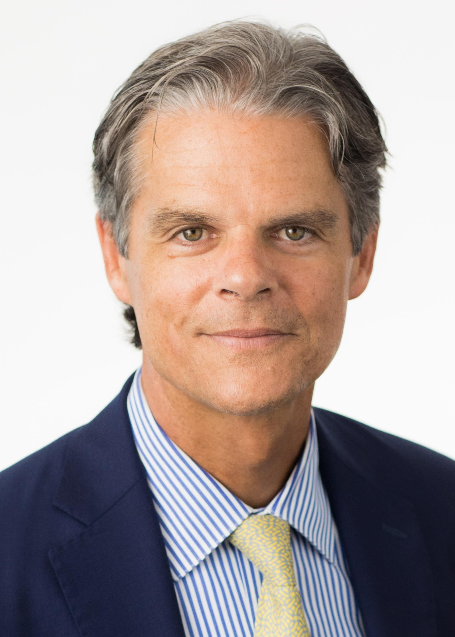 Sandy Thomas headshot