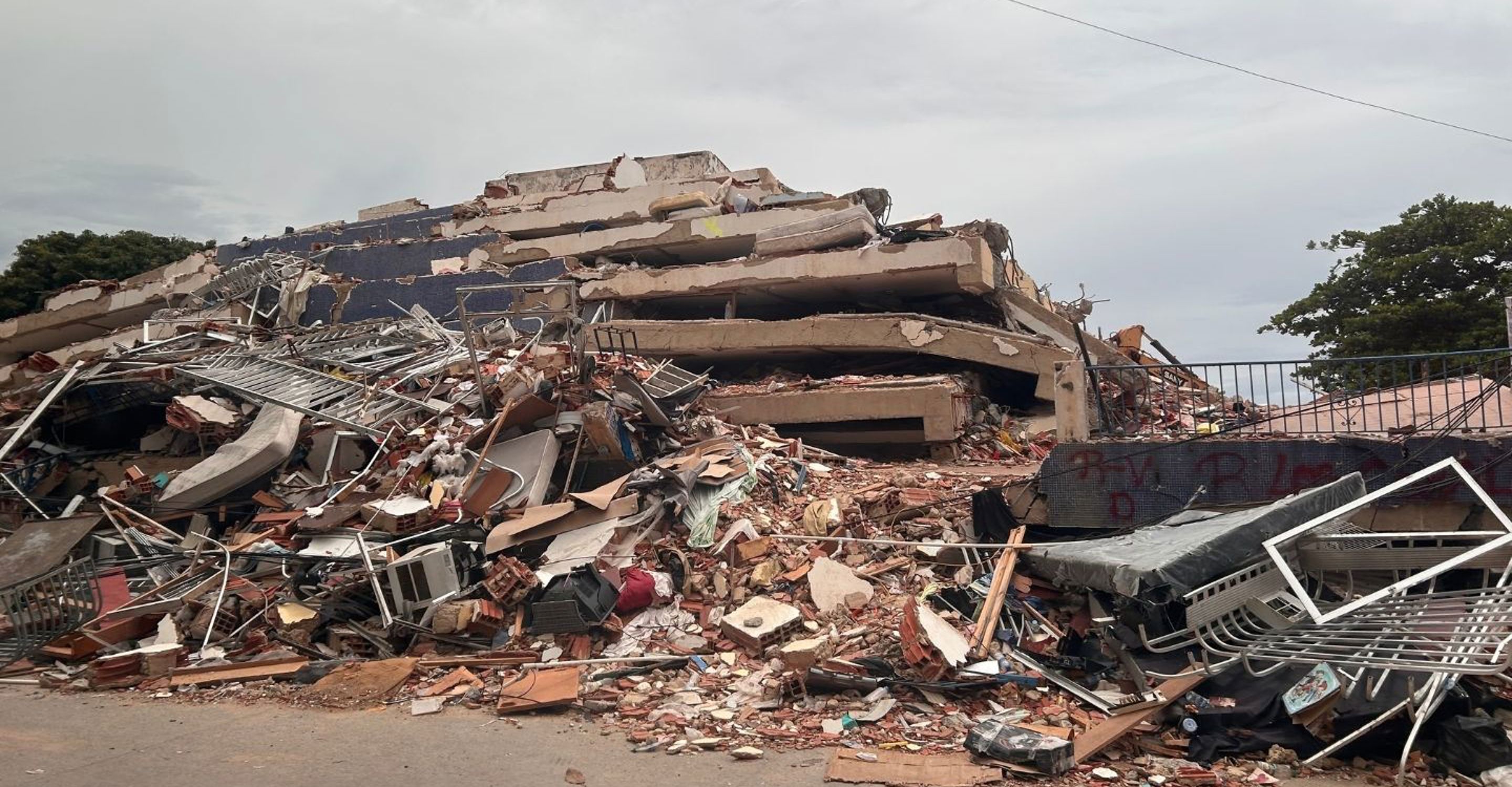 Photo showing a building that crumbled after earthquakes in Venezuela.